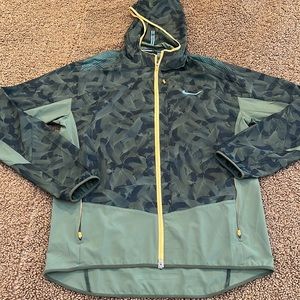 🇺🇸  NWOT NIKE RUNNING Jacket CAMO 🇺🇸